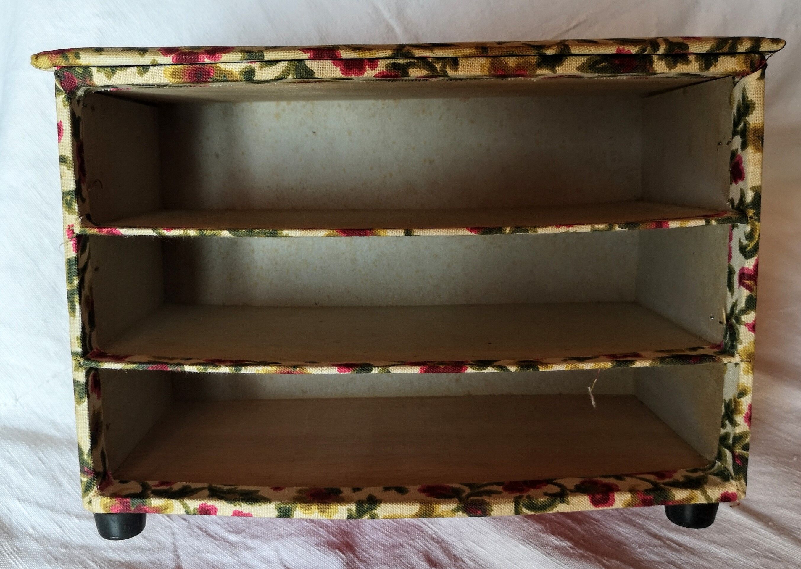 Vintage mini-chest of drawers, made of fabric to store your jewelry