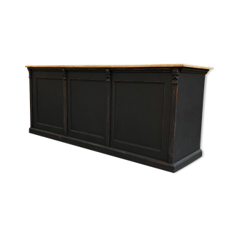 Fir trading counter