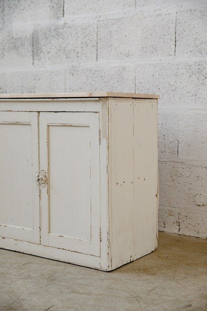 Furniture low white, top fir double door