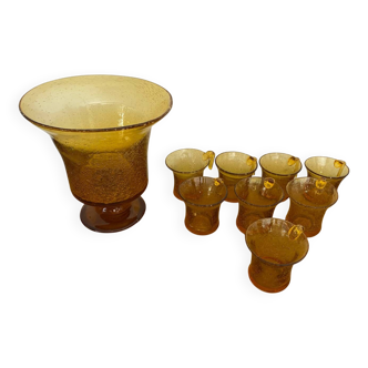 Service à punch ancien en verre bullé ambré, style Biot