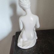 Sculpture de femme en céramique