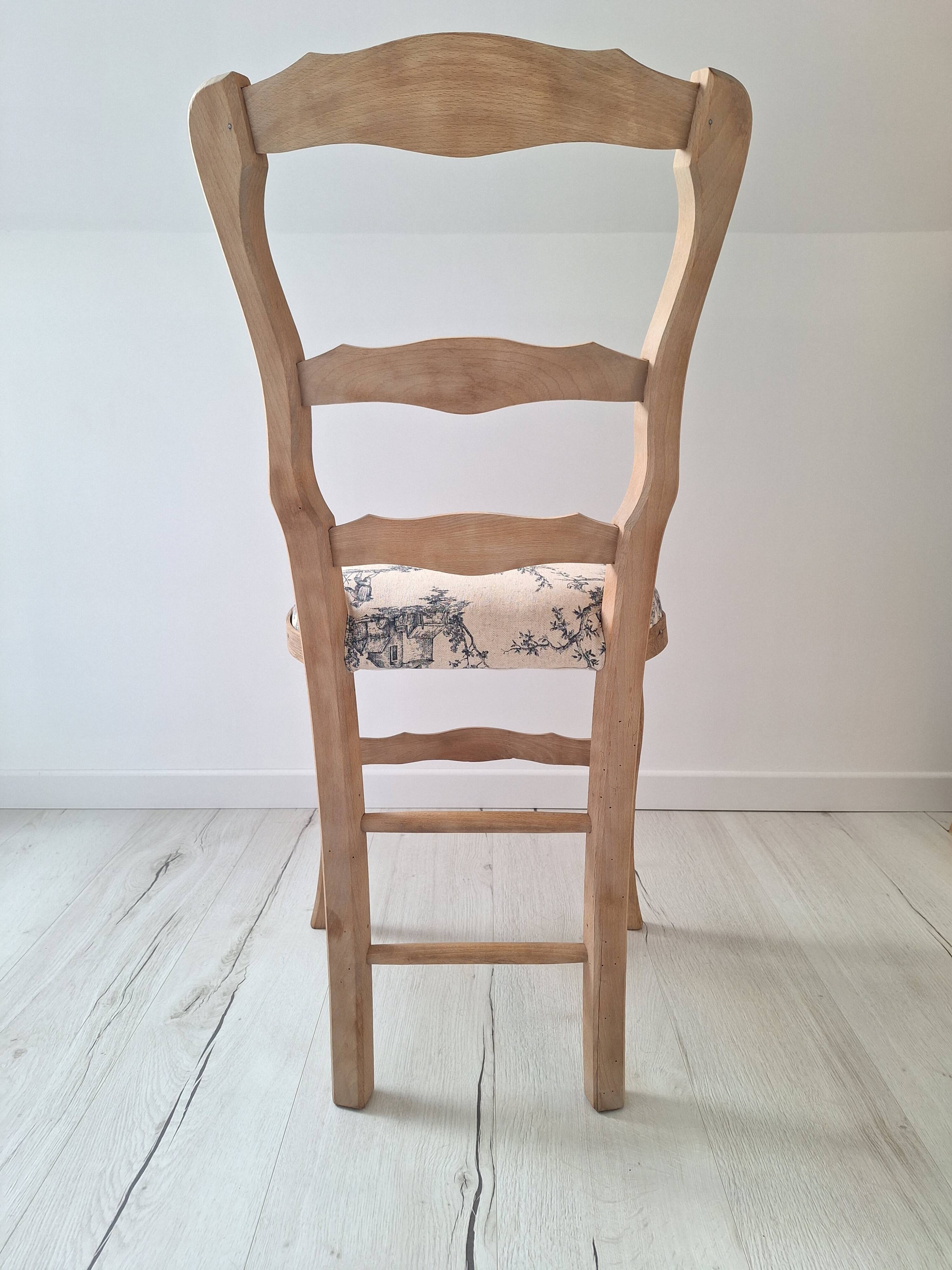 Country chair in blue toile de Jouy