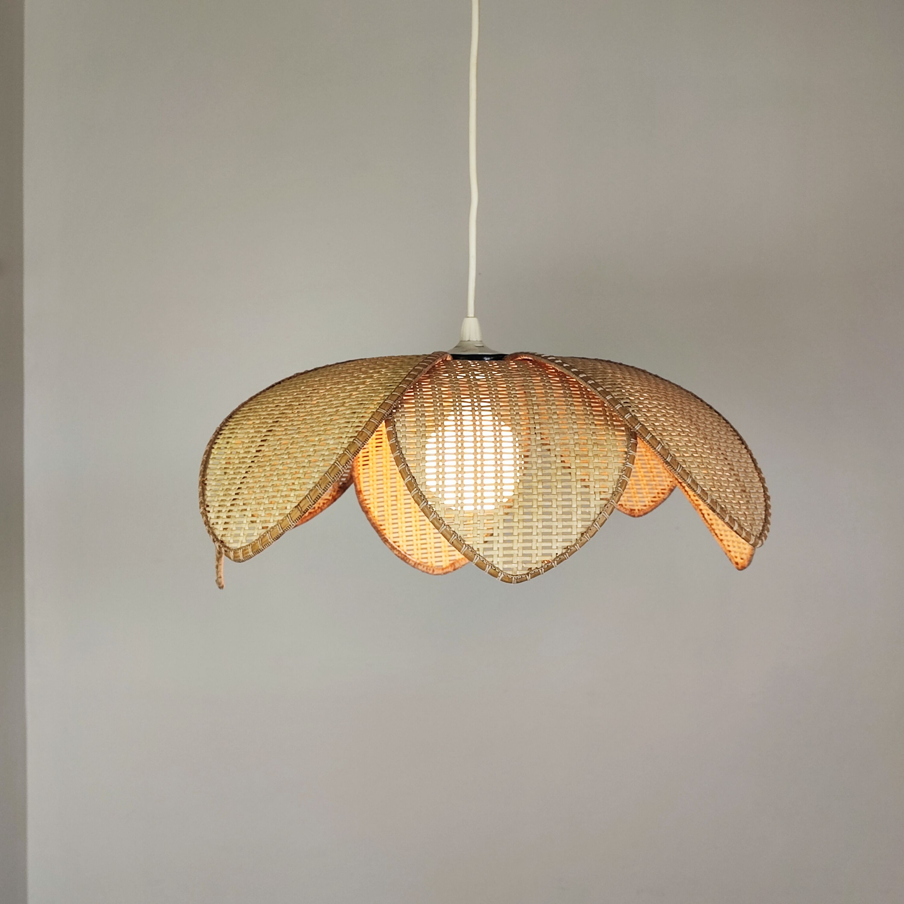 Rattan flower suspension 70'