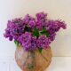 Vase boule en verre depoli rose, fleurs en relief, art deco