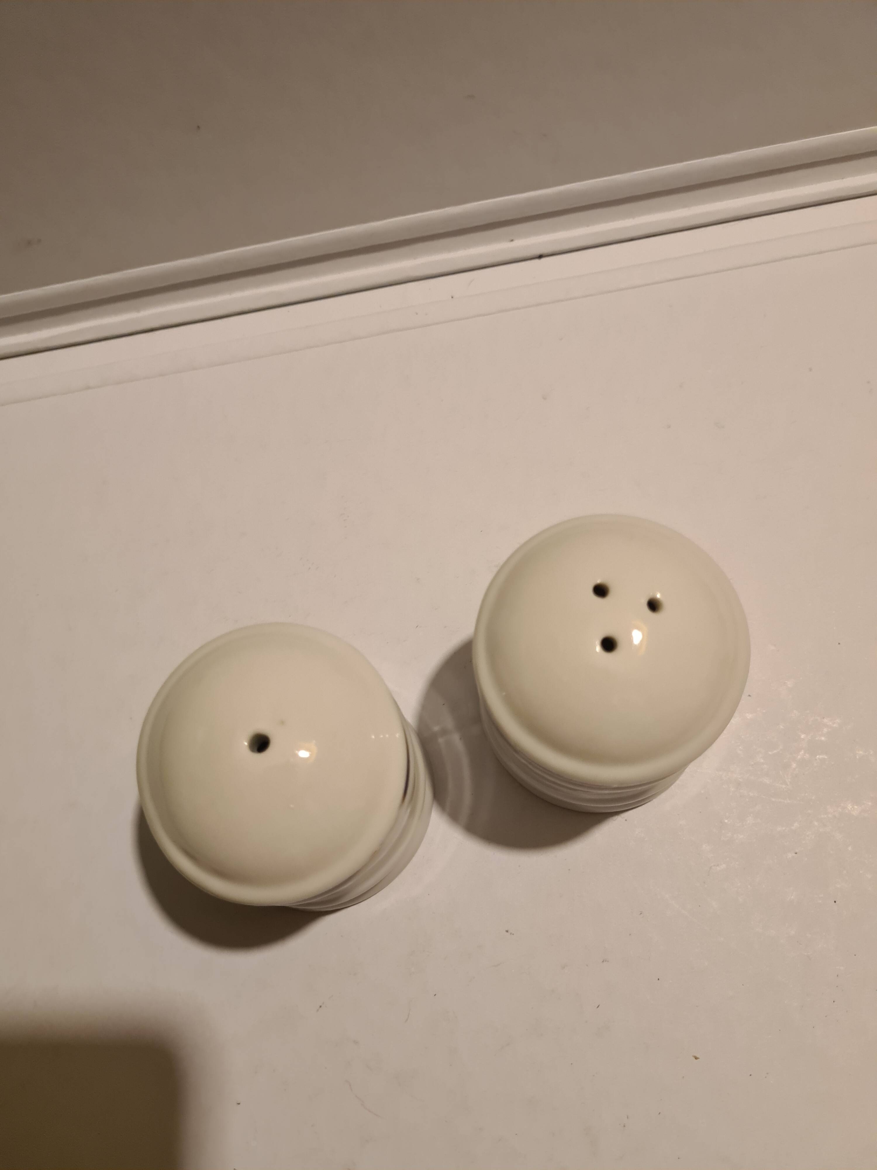 Porcelain salt and pepper shaker Philippe Deshoulières Selection