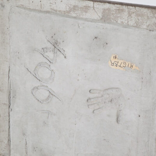 Table basse carrée en béton Paul Kingma