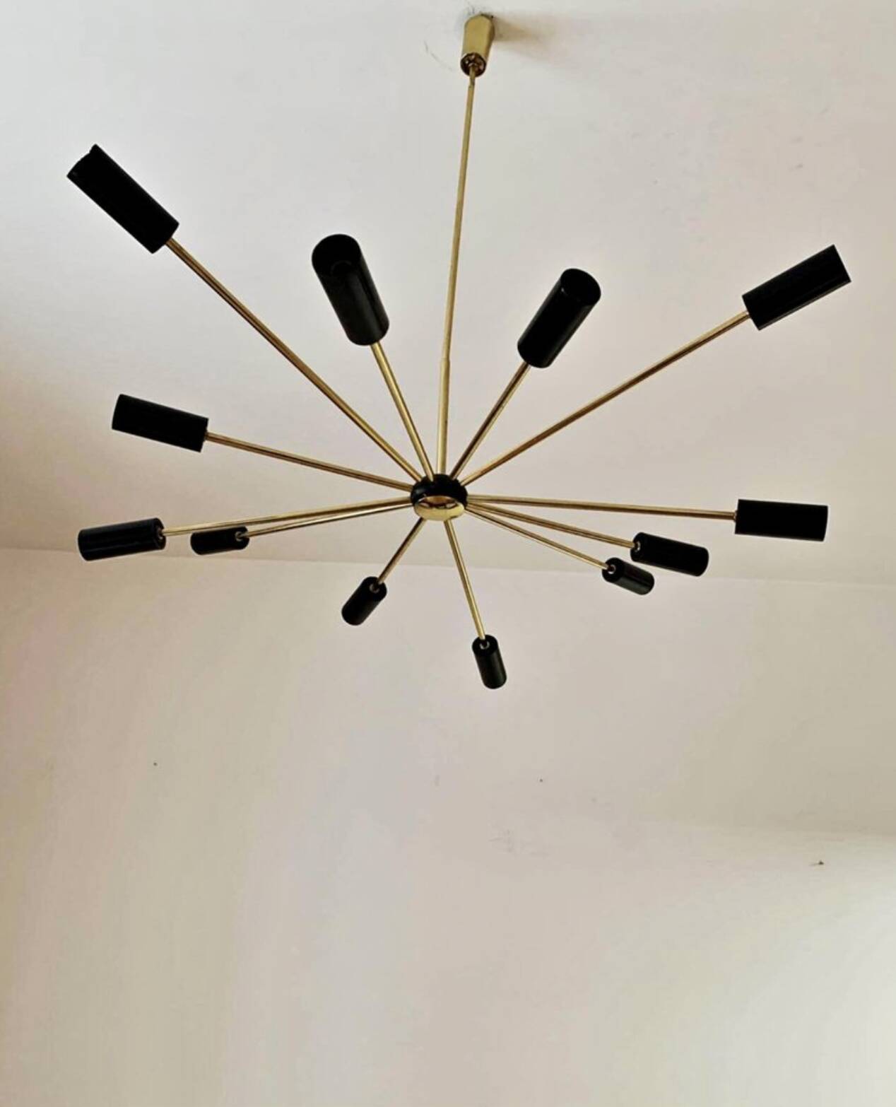 Lampadario Sputnik in ottone – 10 punti luce, Italia, anni ’60 – Originale