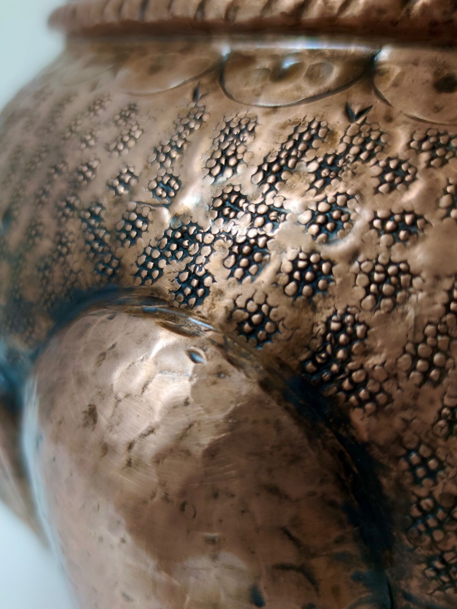 Vintage round embossed copper cachepot / vase by egidio casagrande, italy