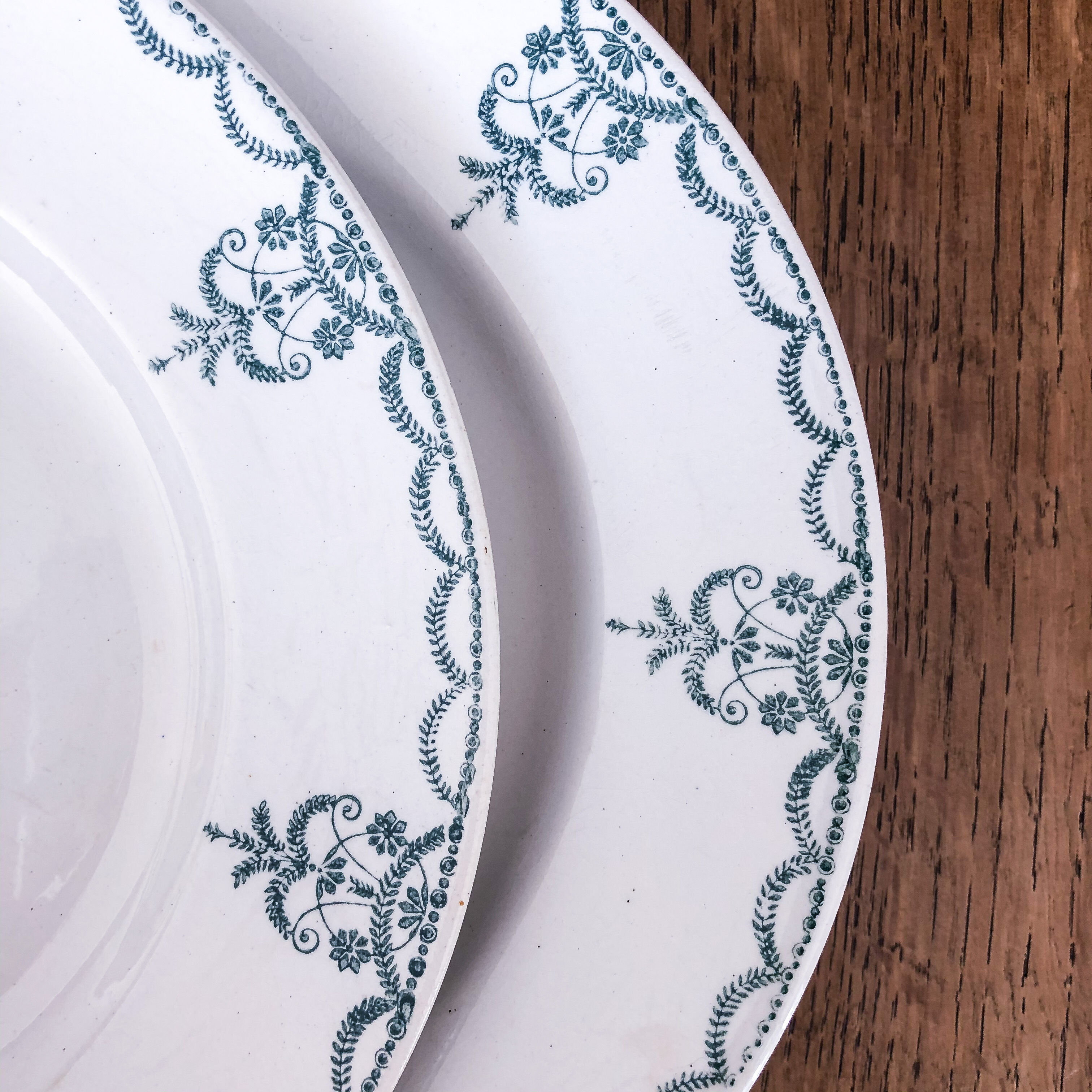 Set of 5 Moulin des Loups plates