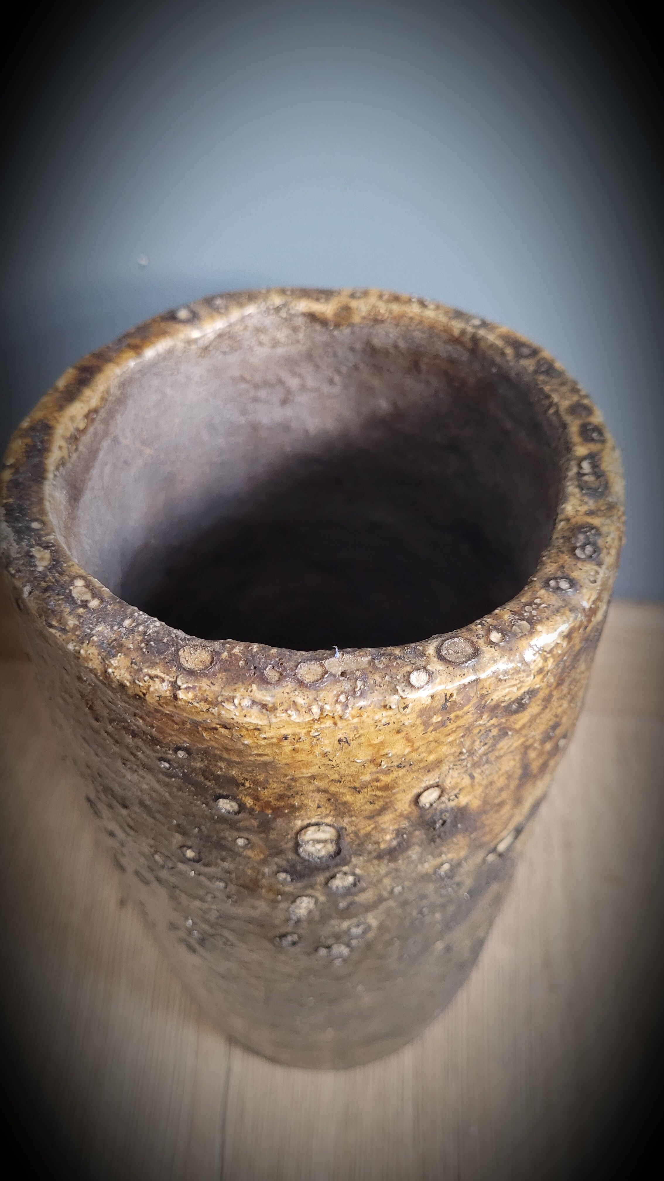 ELS sandstone vase