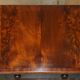 Paire de commodes françaises en bois dur flammé poli