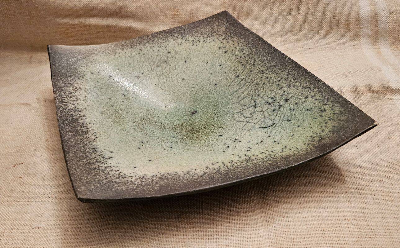 Diamond-shaped Raku bowl signed by Annie Braut