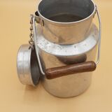 Anciens pots de lait aluminium, anse en bois, lot de 2
