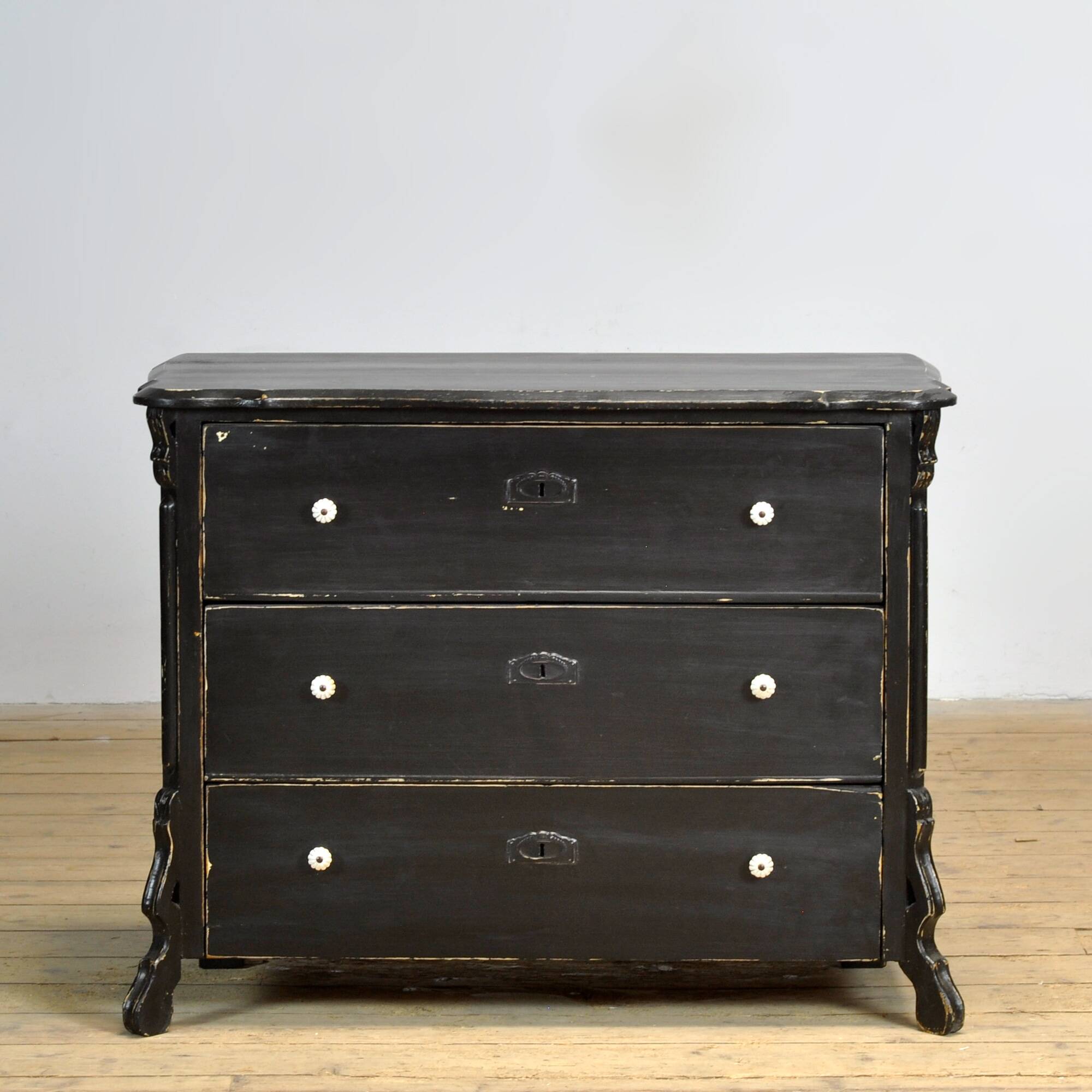 Oak and pine chest of drawers, 1910s