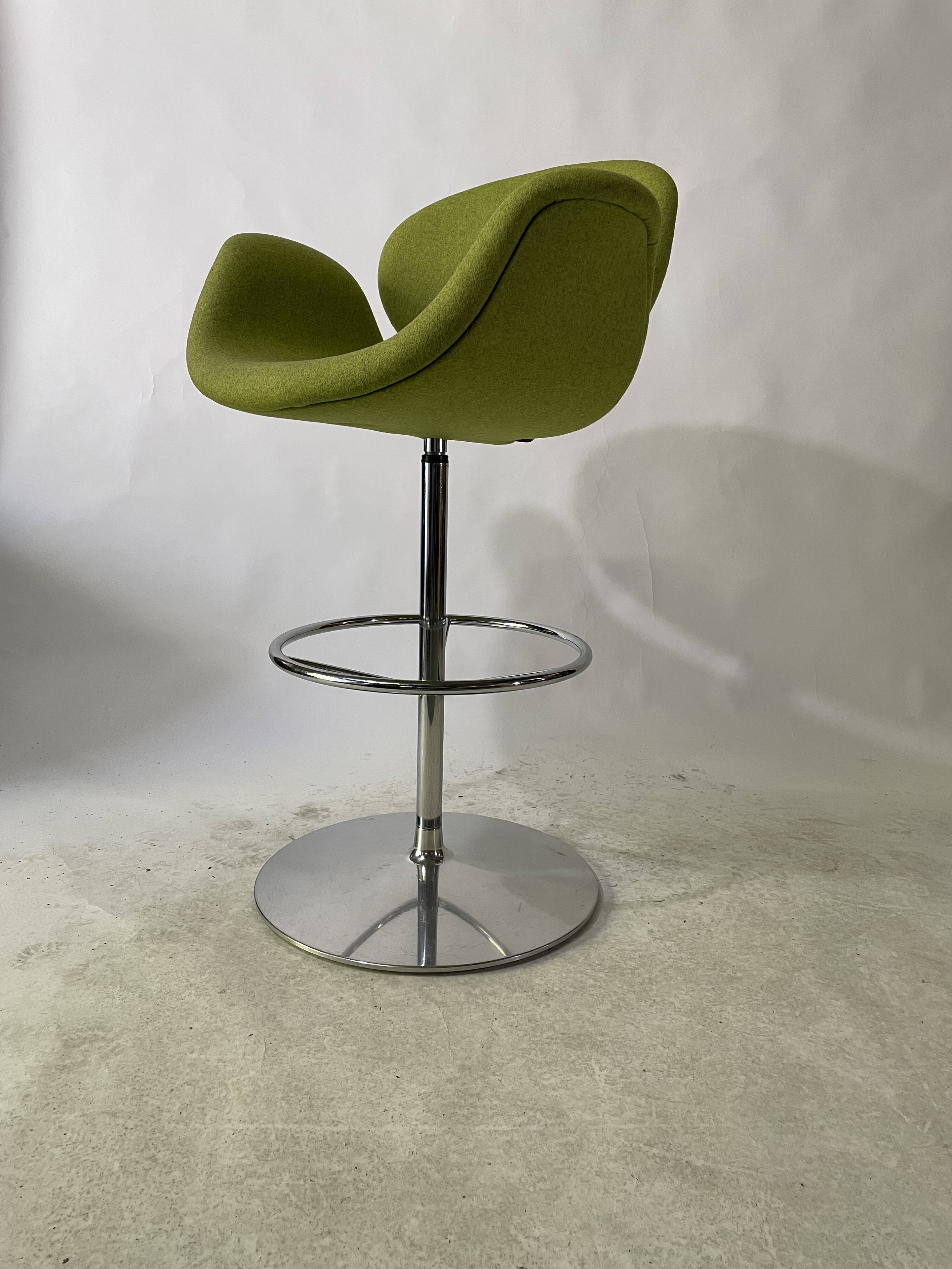 Little Tulip bar stool by Pierre Paulin Artifort