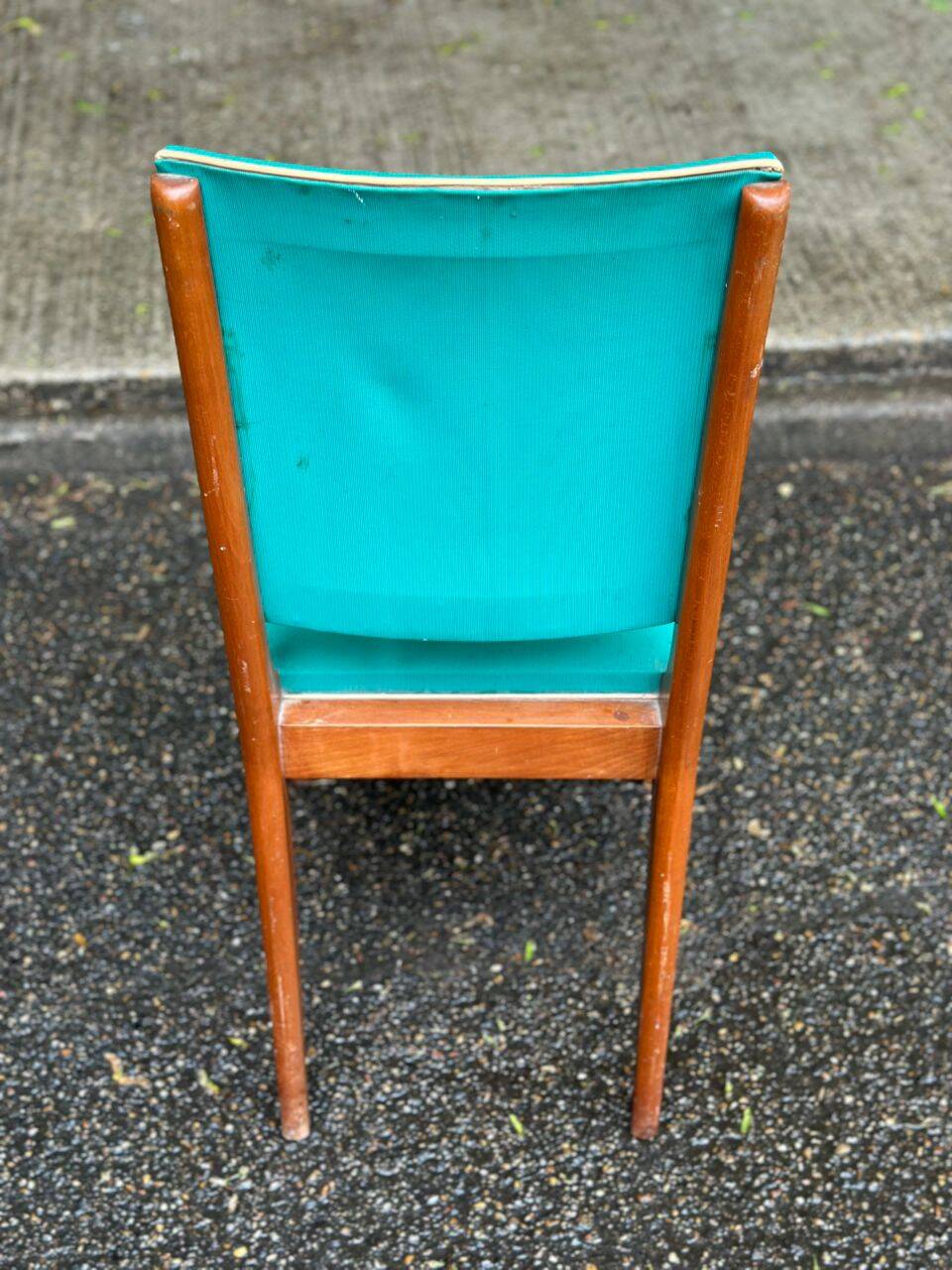 Scandinavian chair in solid oak and blue leather from the 1950s.