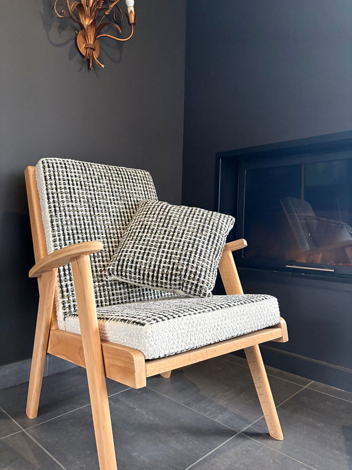 Restored vintage Scandinavian armchair – Casal Collection Tailleur fabric