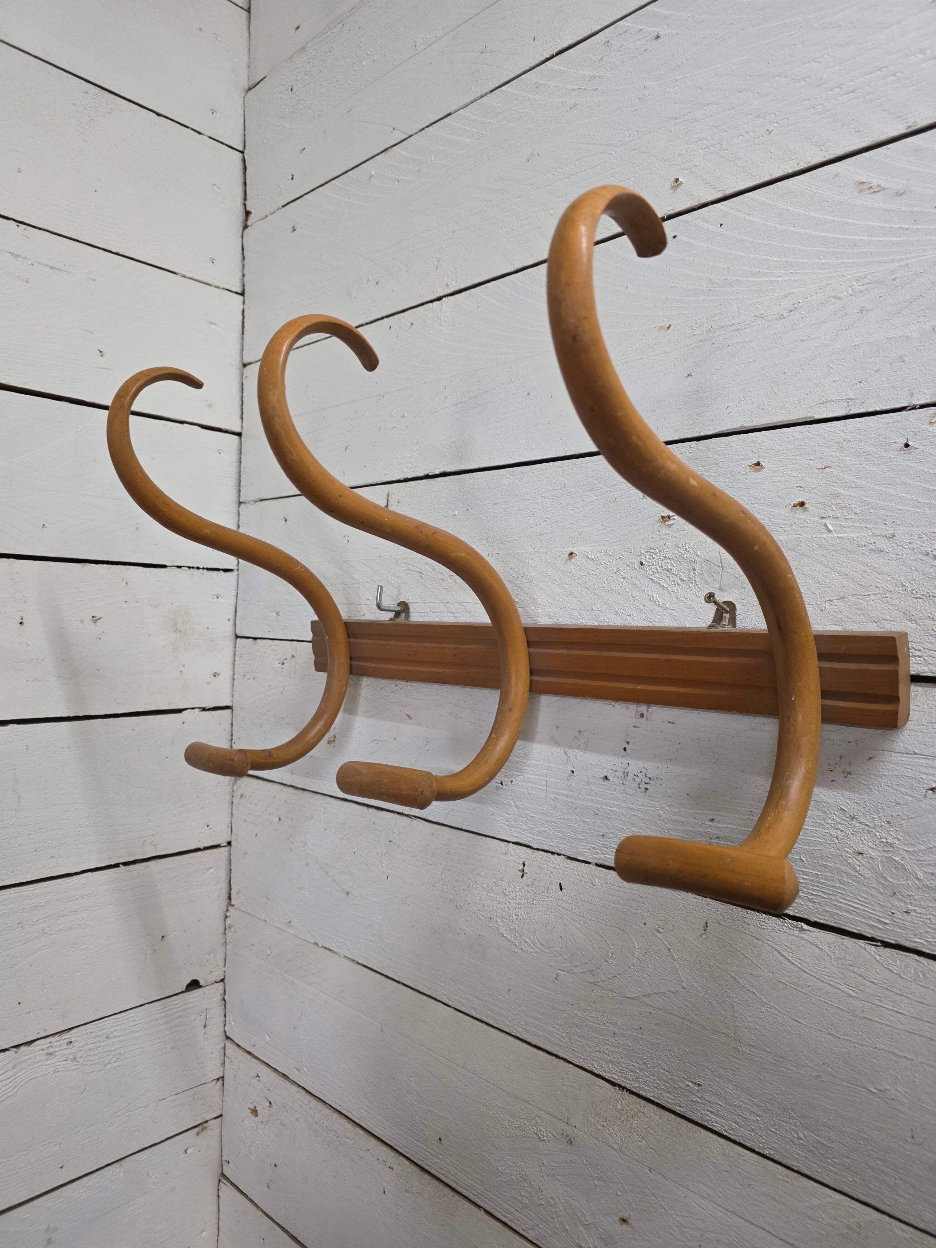 Curved wooden coat rack with 3 hooks, 1920s.