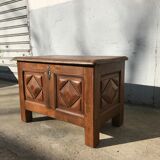 Coffre en bois, travail régional