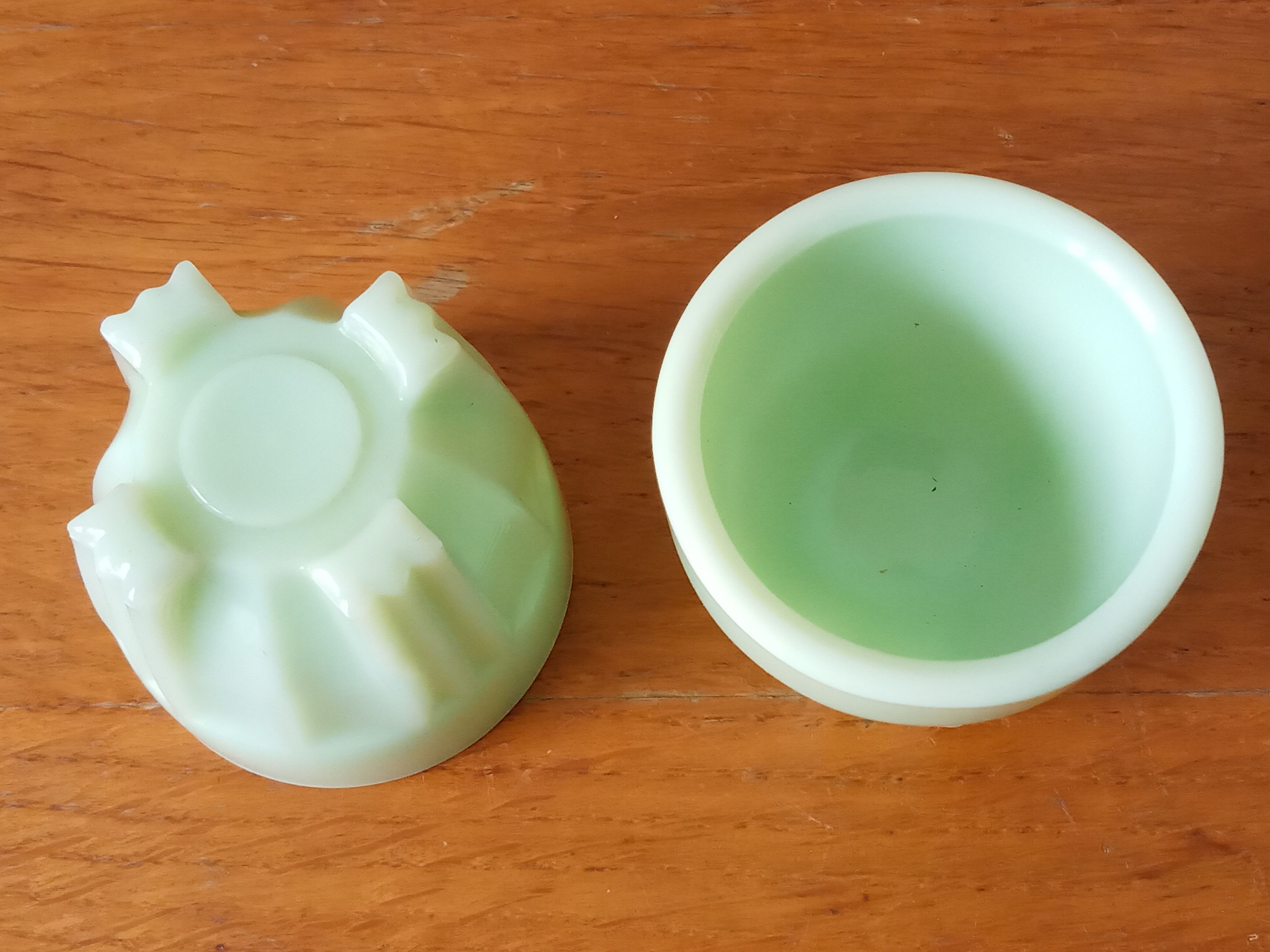 Duo de coquetiers Art-déco en opaline