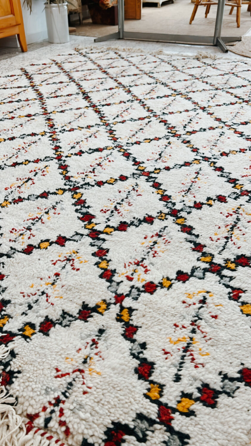 Vintage moroccan ouarain berber rug