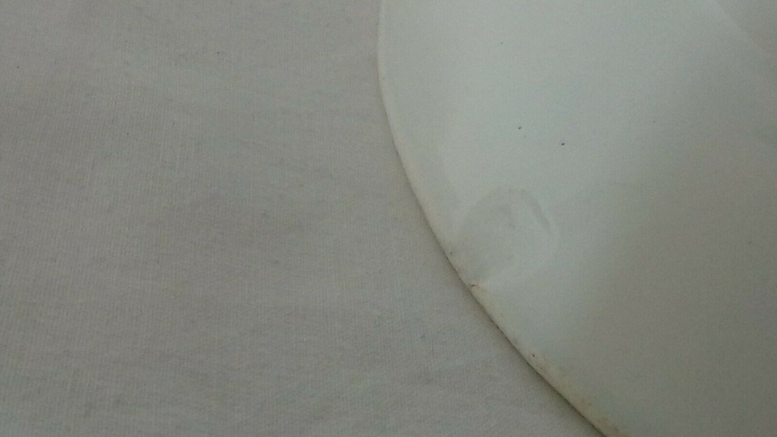 Plat a barbe barbier en faience blanche bordeaux veillard 19 eme