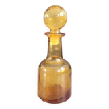 Amber molded glass carafe with stopper