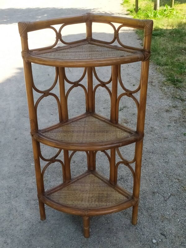 Étagère en rotin