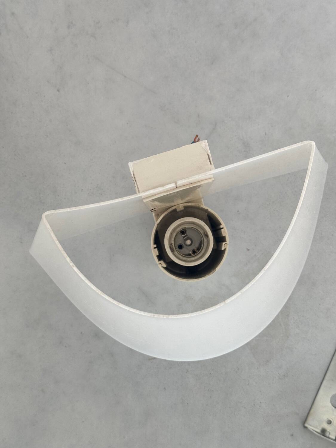 Lampe applique harvey guzzini design italien des années 1970