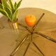 Table vintage 70 en verre légèrement fumé pieds chromés