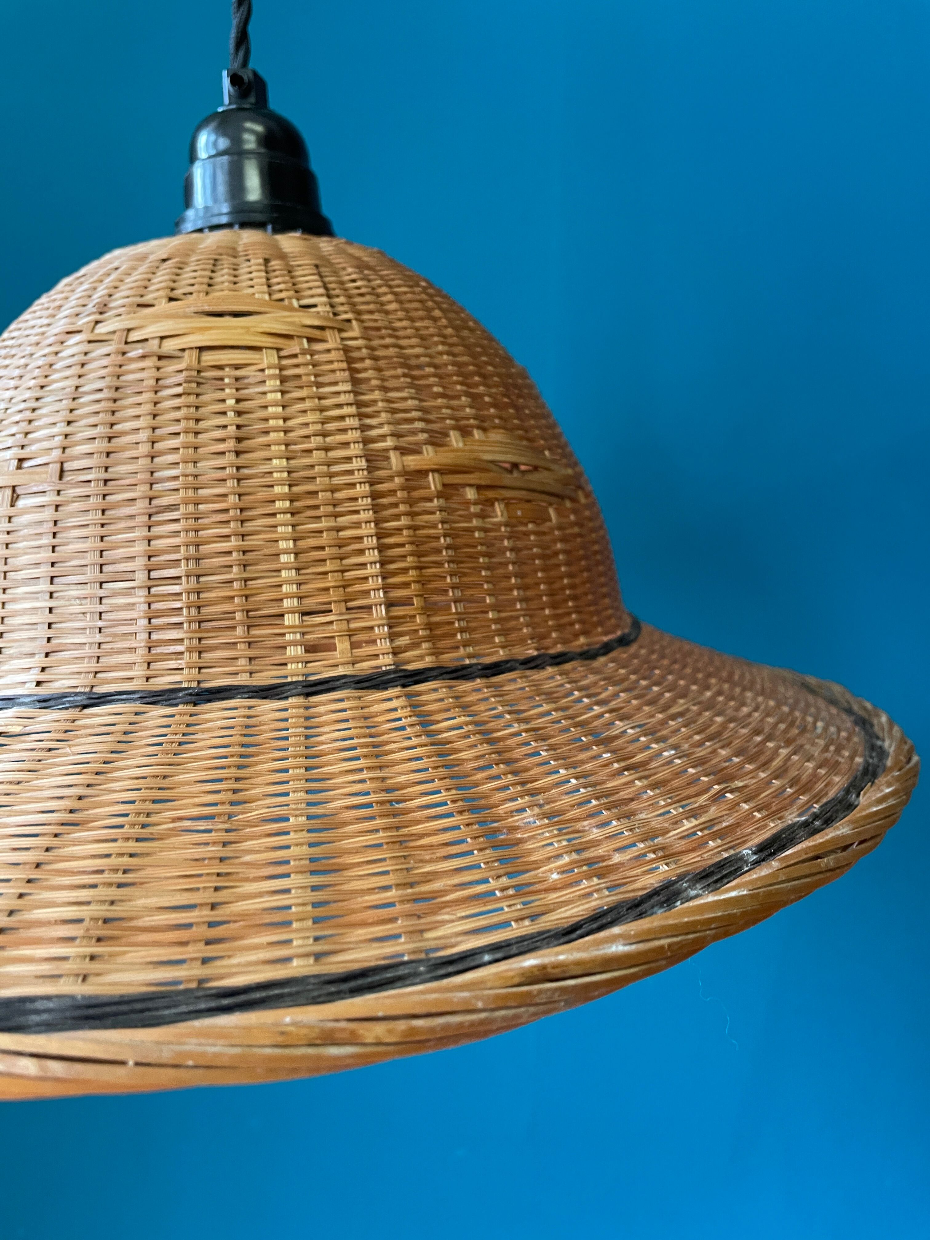 Braided wicker suspension