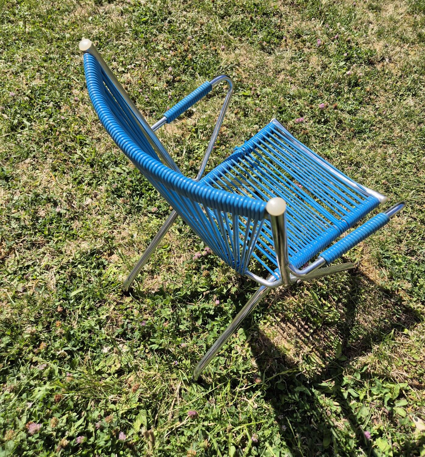 Vintage children's scoubidou chair with chrome metal frame and blue seat
