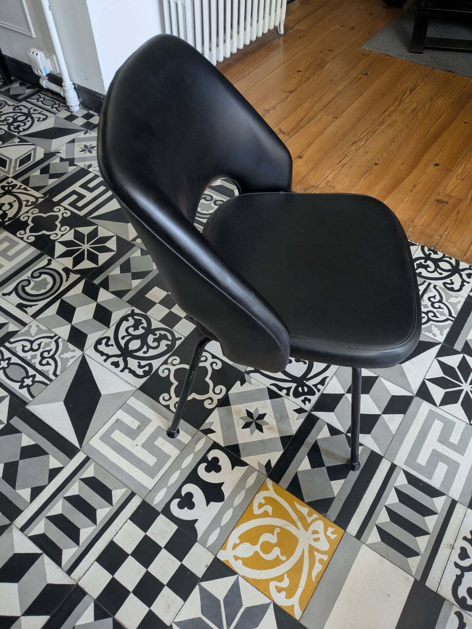 Pair of vintage 1970s armchairs/chairs in Italian Saarinen style.