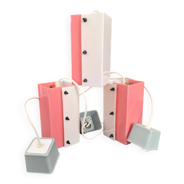 Suite de 3 suspensions vintage 1950 en plexiglas rose & blanc