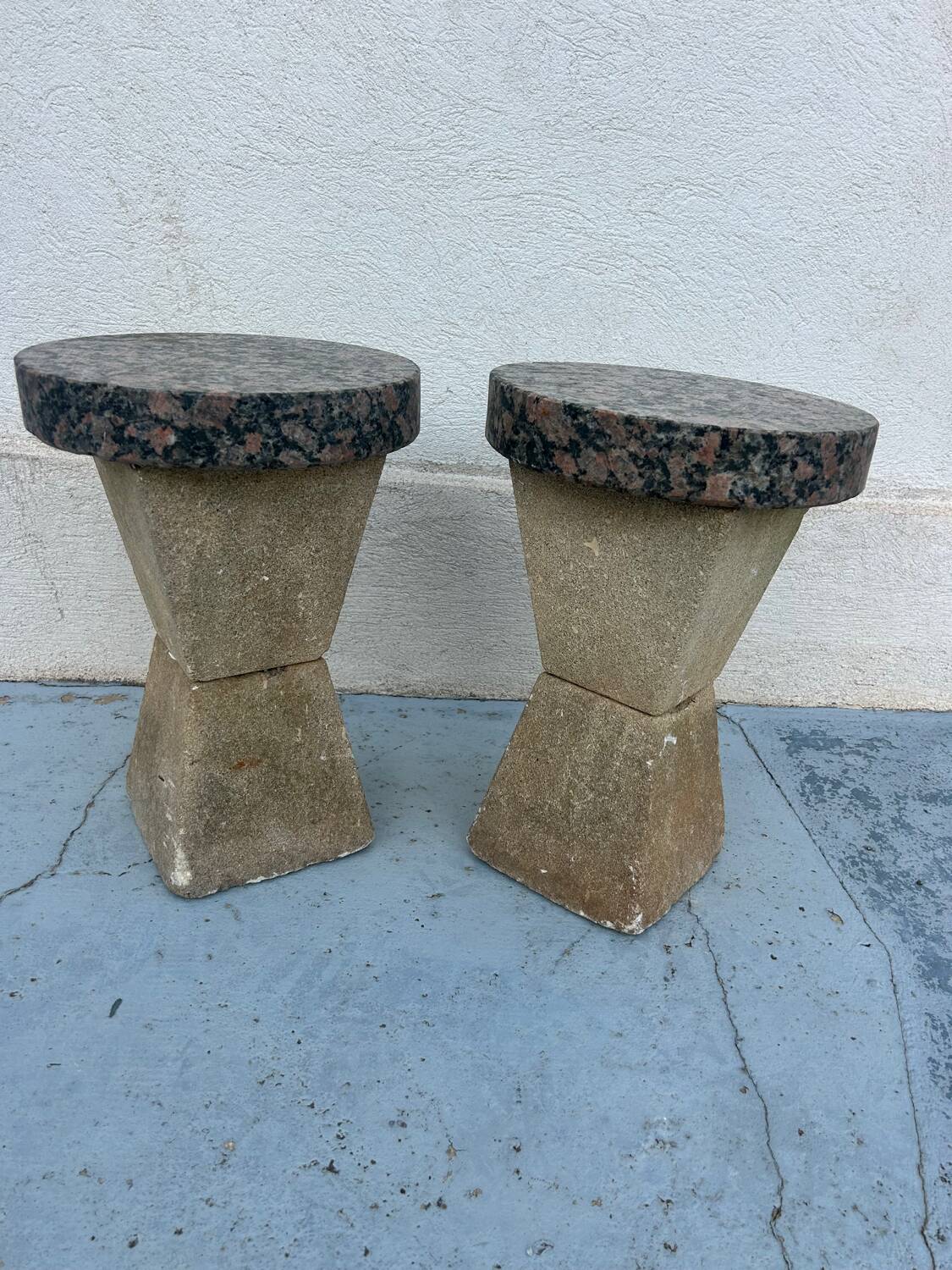 Paire de tables brutalistes en granit et pierre