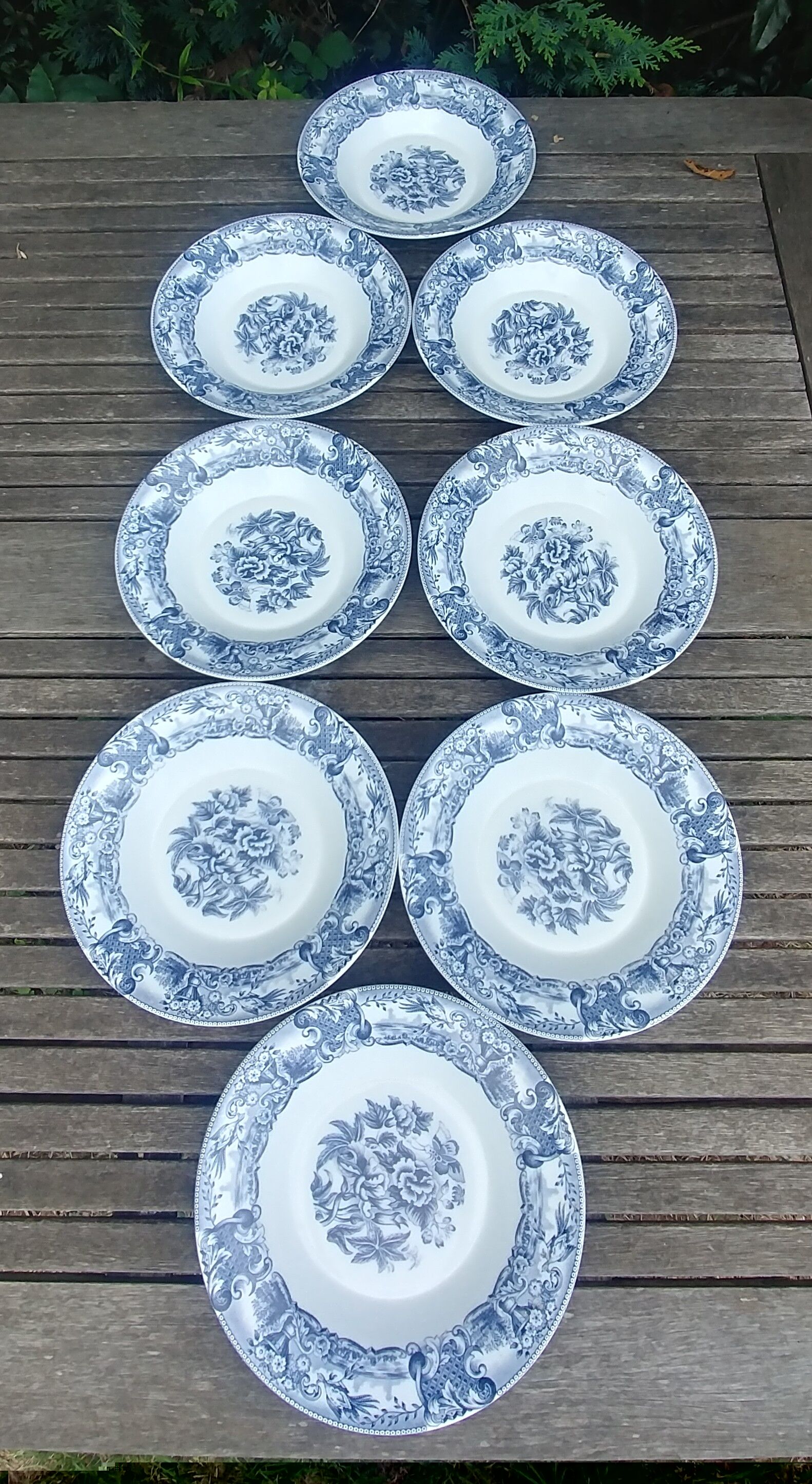 Set of eight hollow plates of the rivanel brand france baroque décor