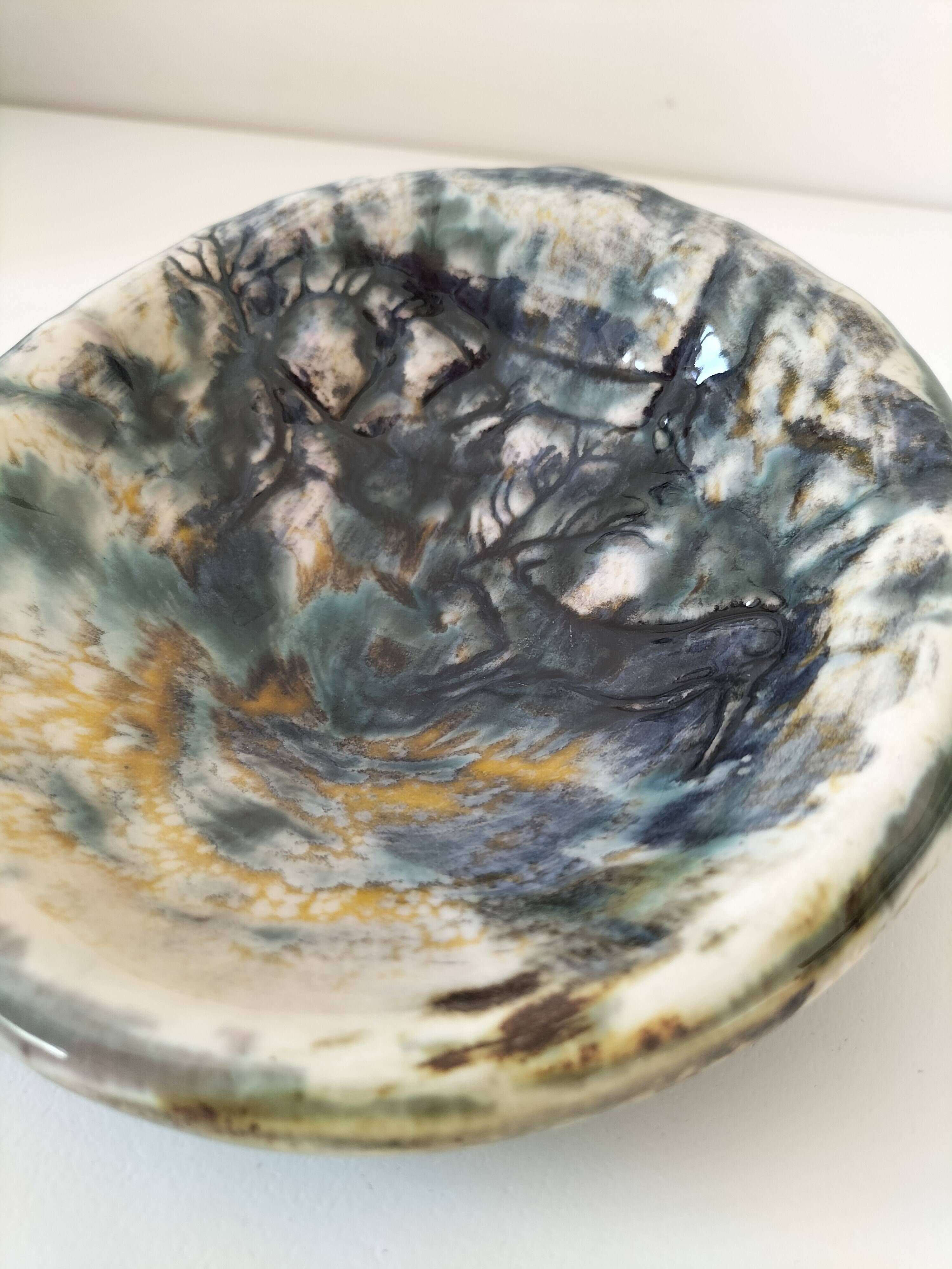Glazed ceramic cup – Deer in the forest – Incised decoration and free form