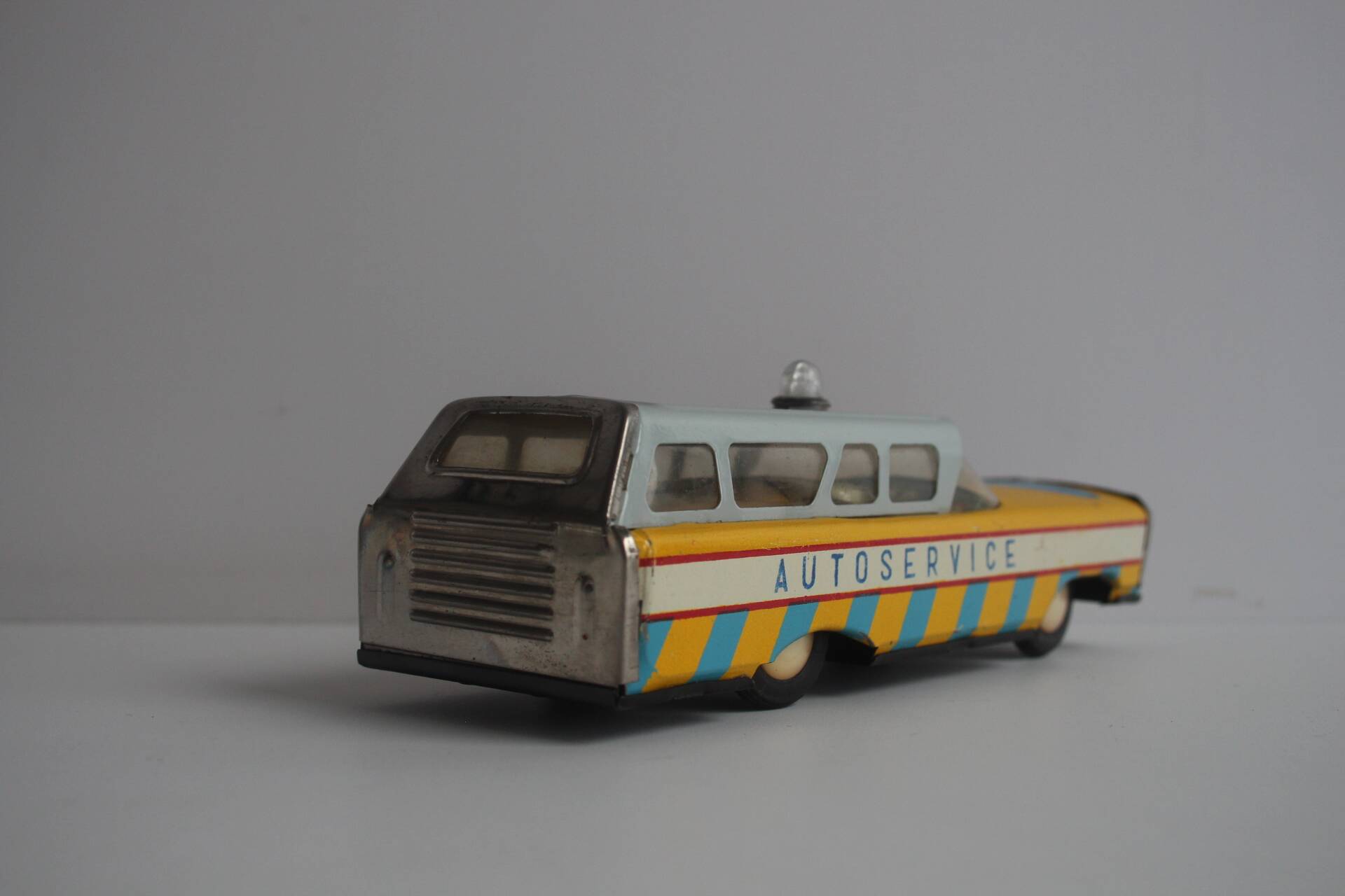 Petite voiture en tôle, Tchécoslovaquie, années 1960