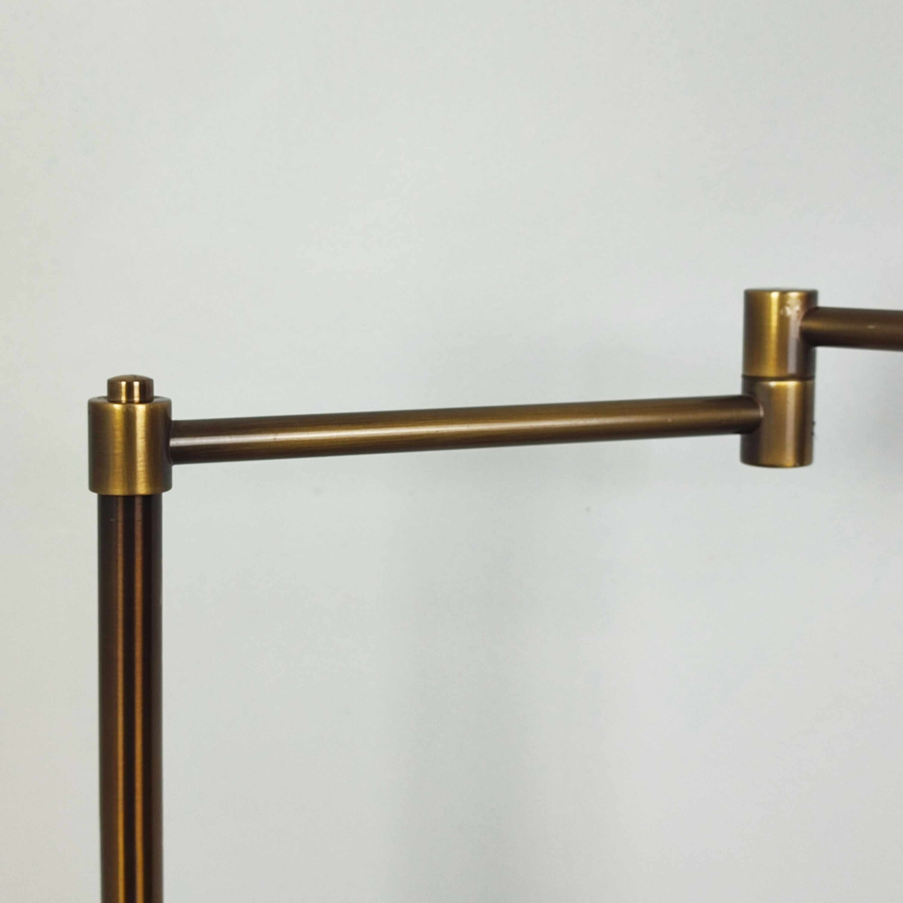 Floor lamp reading 80'