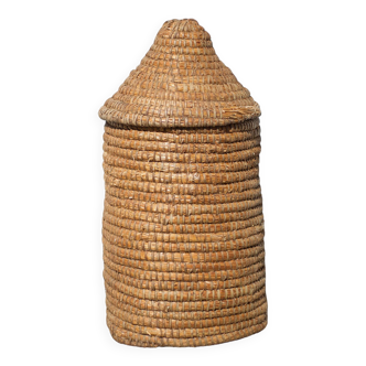 Old basket, burgundy straw and bramble, woven basket with lid, pantry