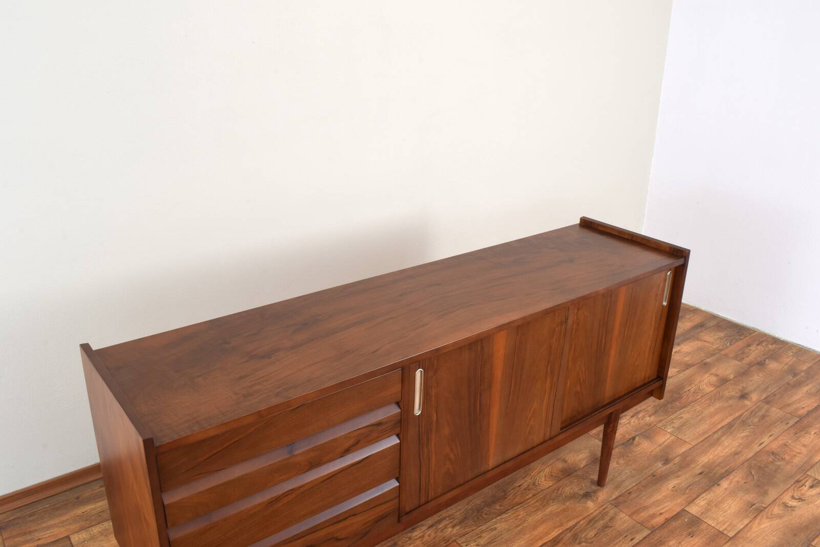 Mid-Century Polish Walnut Sideboard from Bytomskie Fabryki Mebli, 1960s.