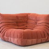 Fauteuil d'angle Togo en velours côtelé corail de Michel Ducaroy pour Ligne Roset