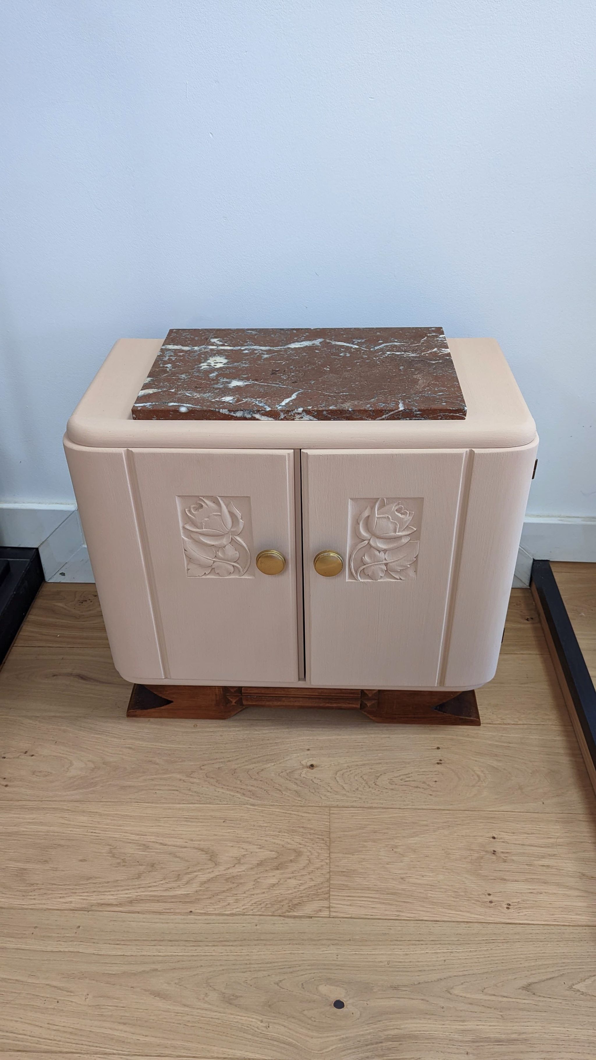 Chevet vintage rose poudré et marbre