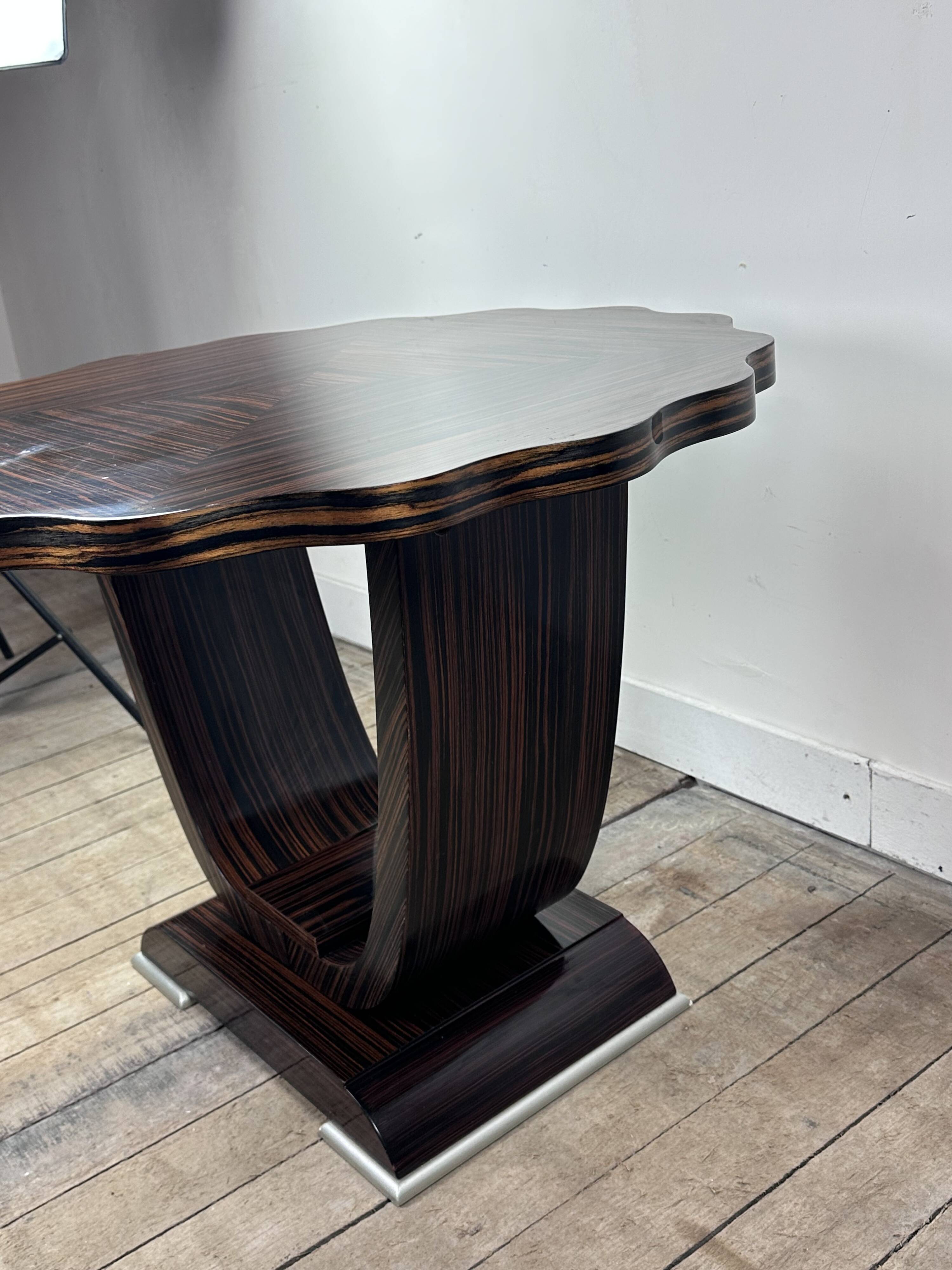 Art Deco period side table in Macassar ebony, 1930
