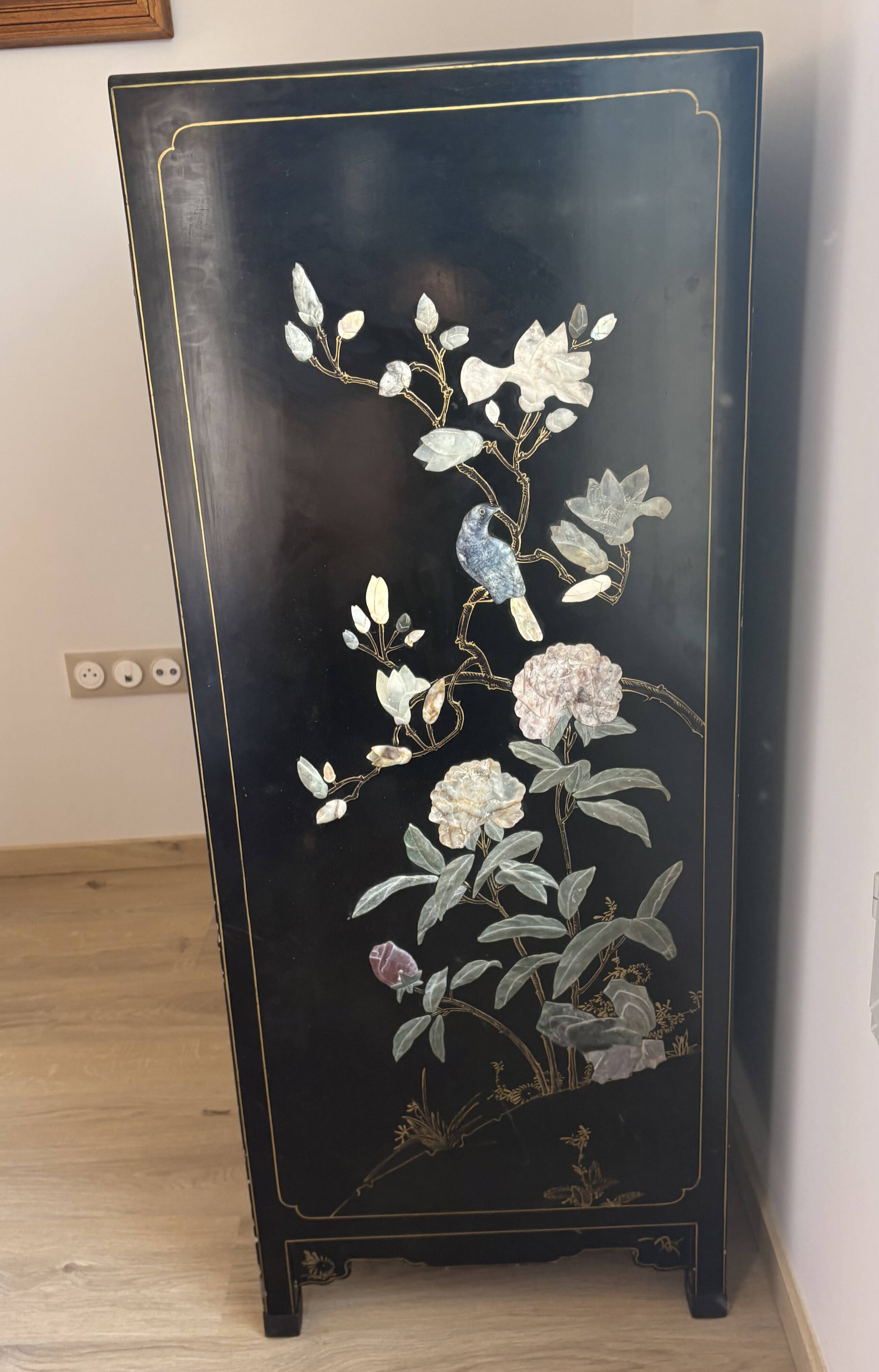 Cabinet en laque de Pékin en pierres dures & nacre Manufacture Jinlong