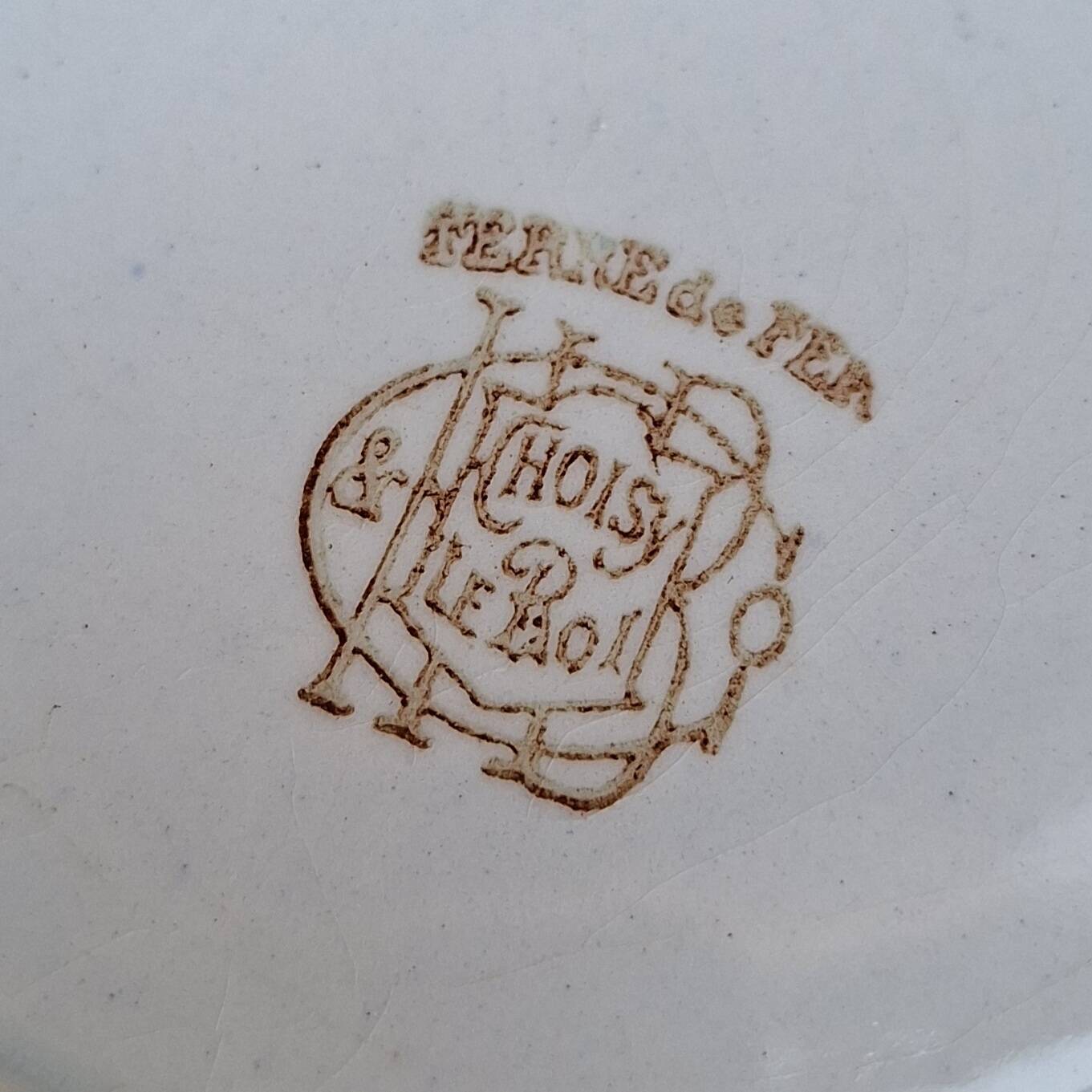 Hollow plate Terre de Fer model with rooster Choisy le Roi