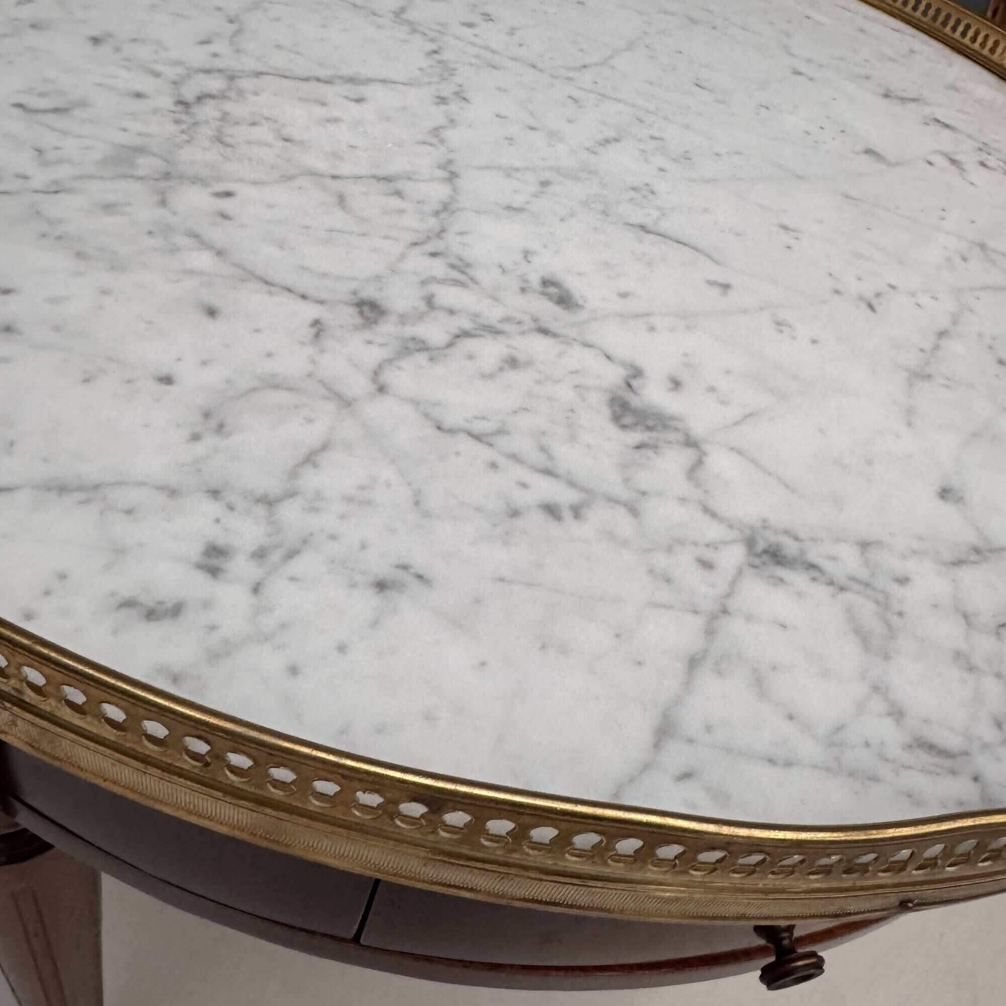Louis XVI style bouillotte table in mahogany and white marble - Ø 60 cm