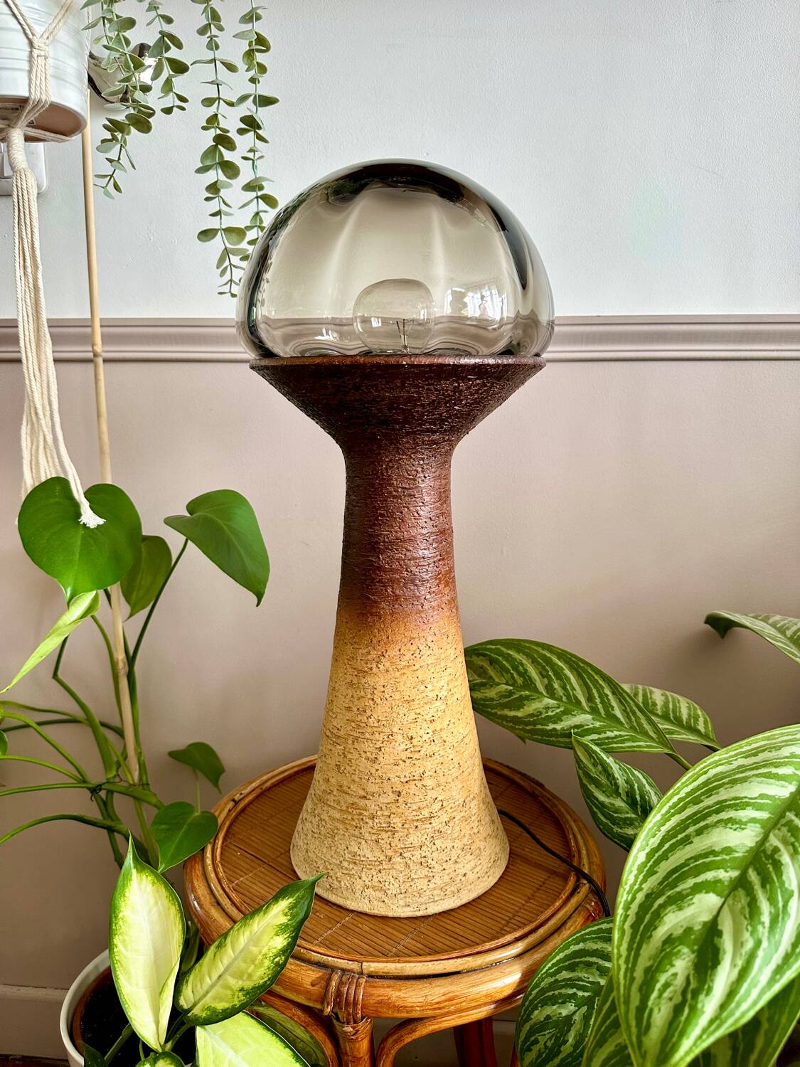 Lampe design brutaliste en céramique