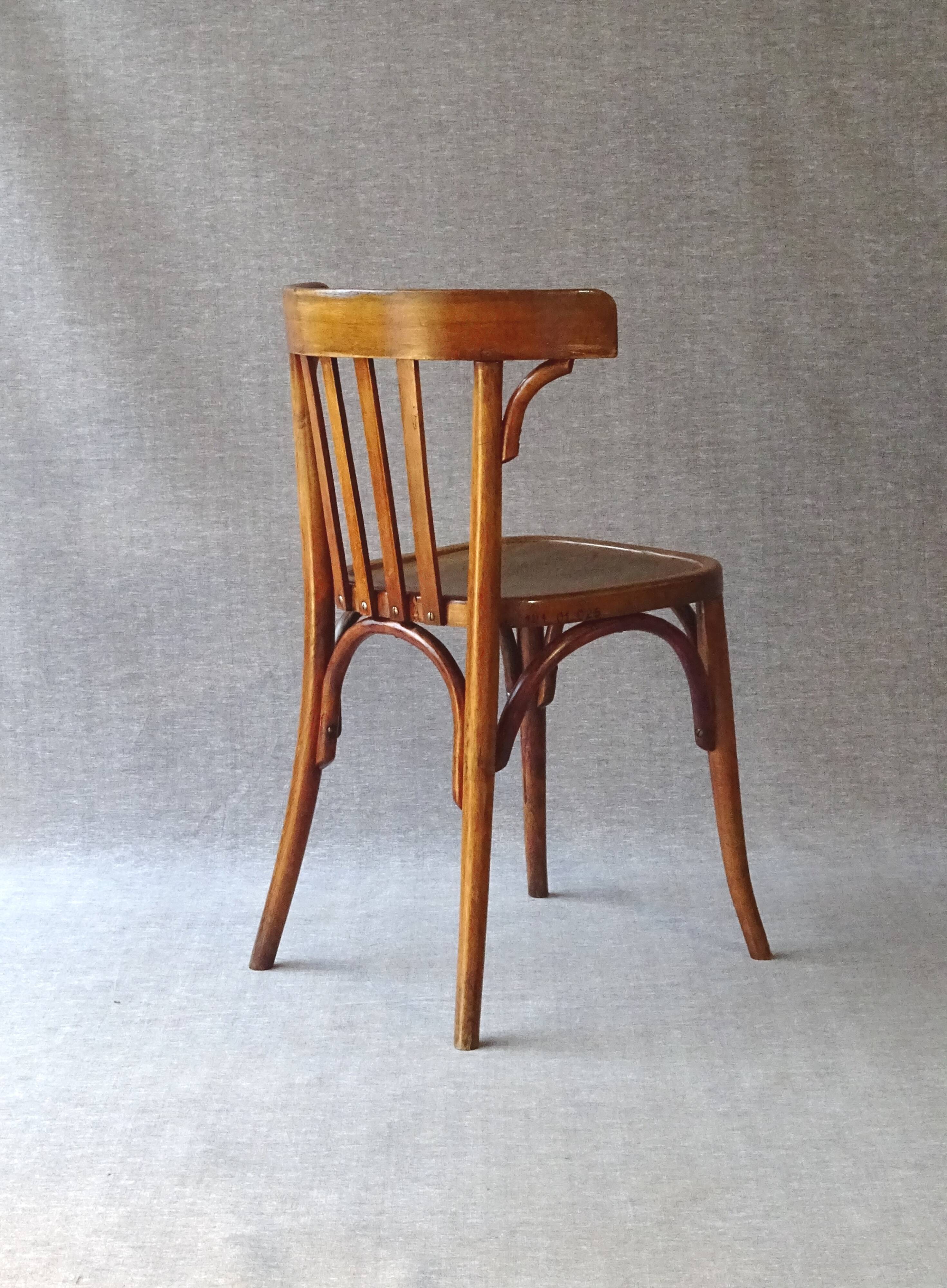 Chaise bistrot baumann 1930 assise bois gravée