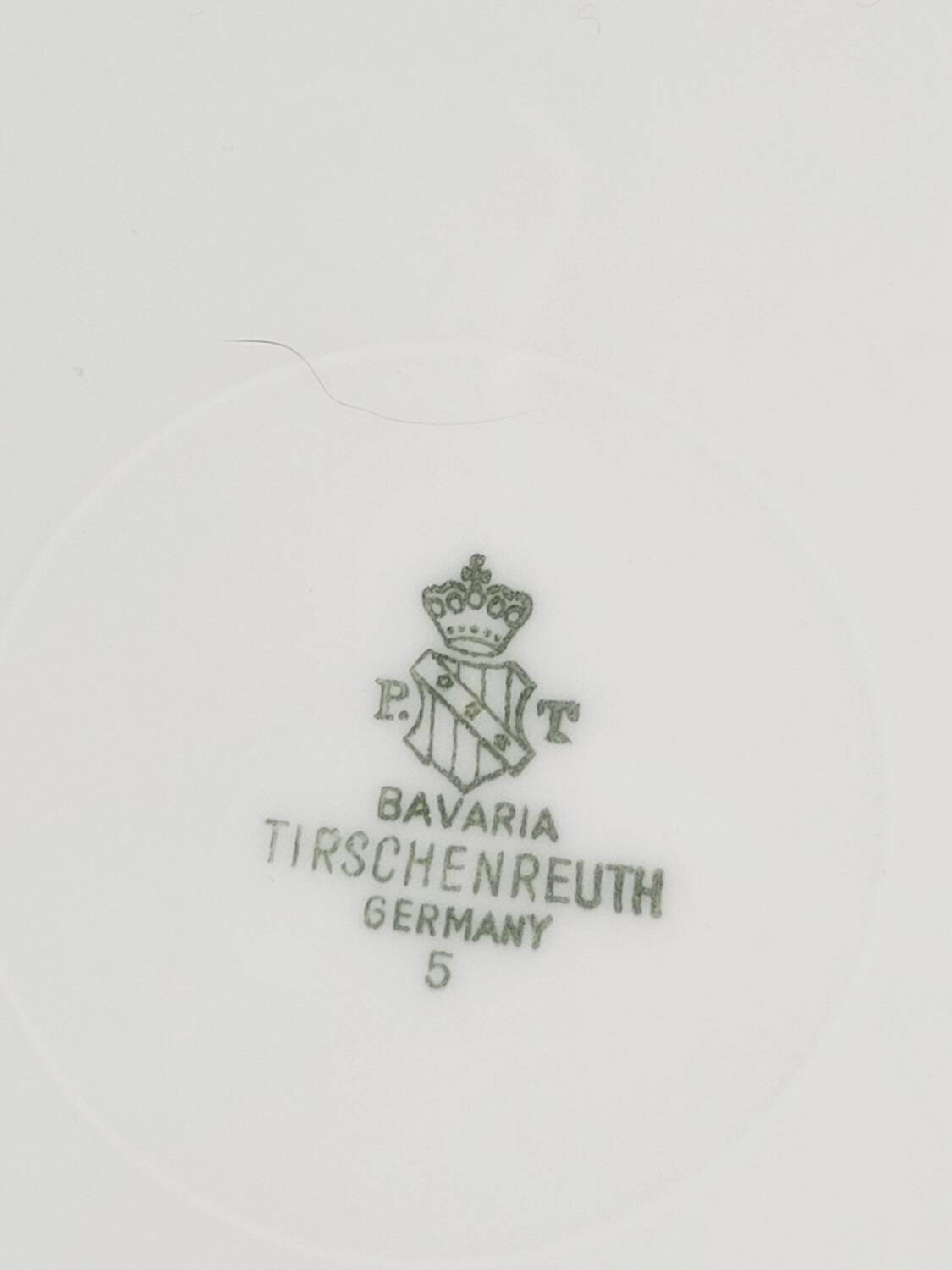 Antique shallow dish in gilded porcelain, Tirschenreuth, Bavaria, late 19th century.